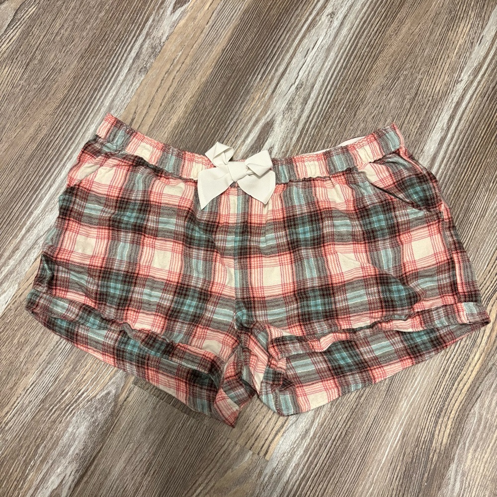 Hollister Plaid Sleep Shorts with Bow – Size L - Item 0081
